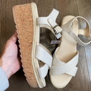 Toms Candice Cream Canvas Platform Sandals women’s Size 7.5